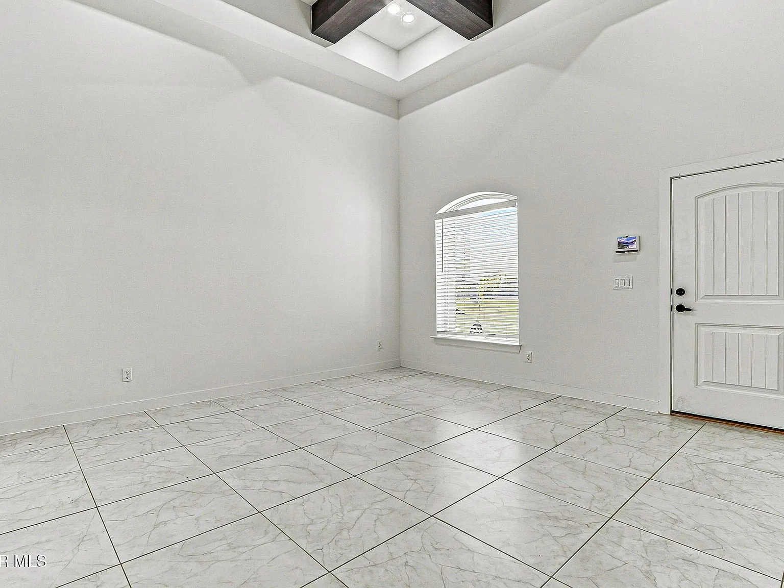 4 bed, 2.0 bath, 1575 sqft, $2,000 — Photo 2