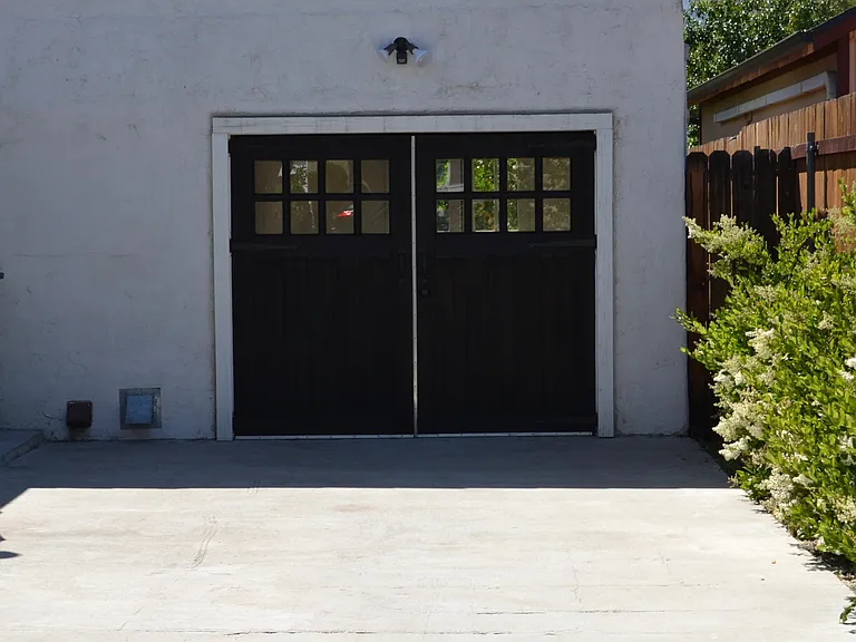 Ample parking in driveway