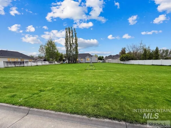 6114 Bayhill Dr, Idaho Falls, ID 83401
