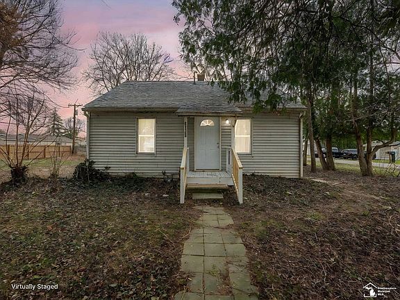 2nd image of 2052 Pleasantview St