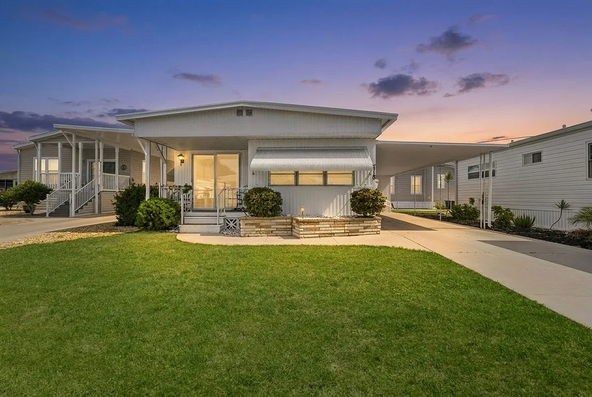 Building Photo - 718 S Green Cir