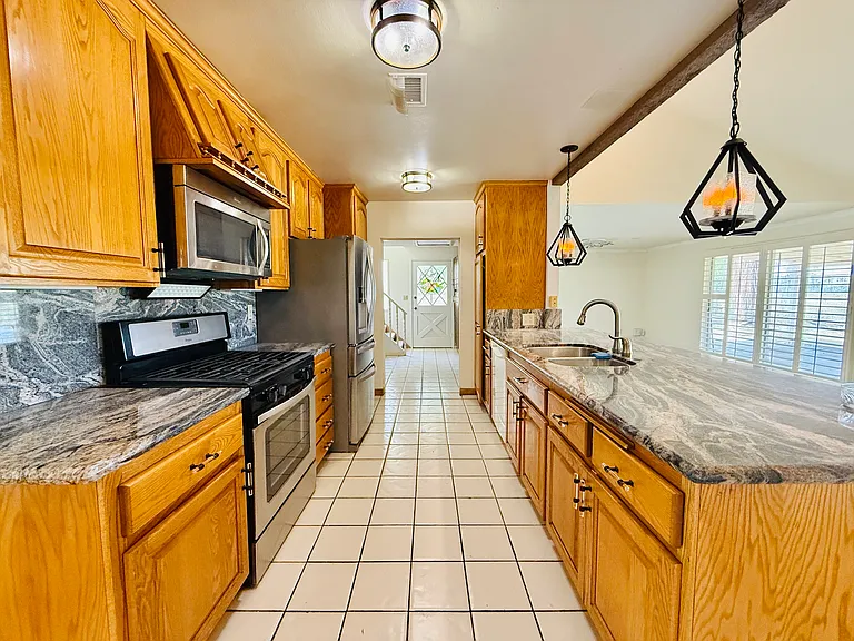 1510 Hallgreen Dr — Photo 6
