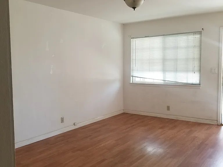551 Northlake Dr #1 — Photo 3