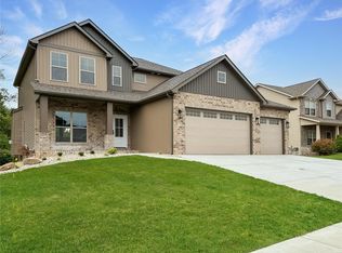 116 Meridian Oaks Dr, Glen Carbon, IL 62034