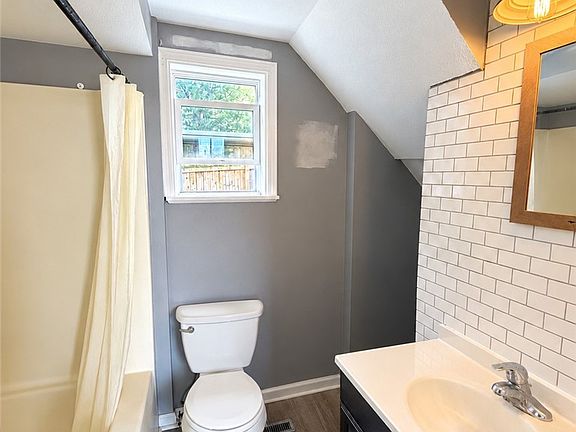 4th image of 488 New York Ave