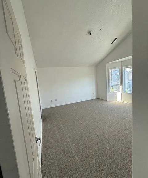 5700 NE 82nd Ave #E27 — Photo 2