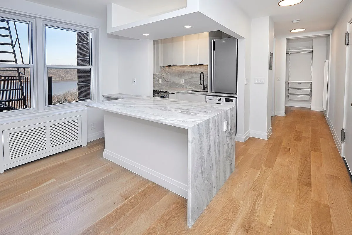 330 Haven Ave APT 2F photo 1