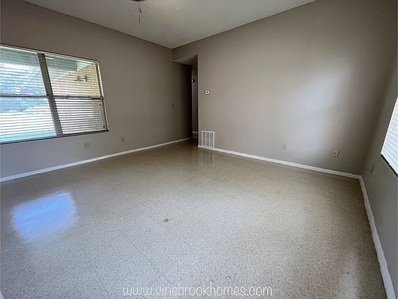 4th image of 101 Jardin Ct