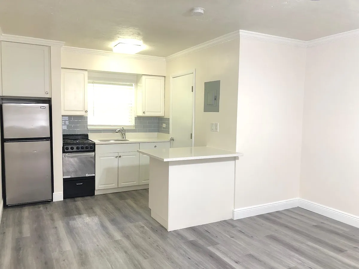 Building Photo - 3205 NE 9th St #2