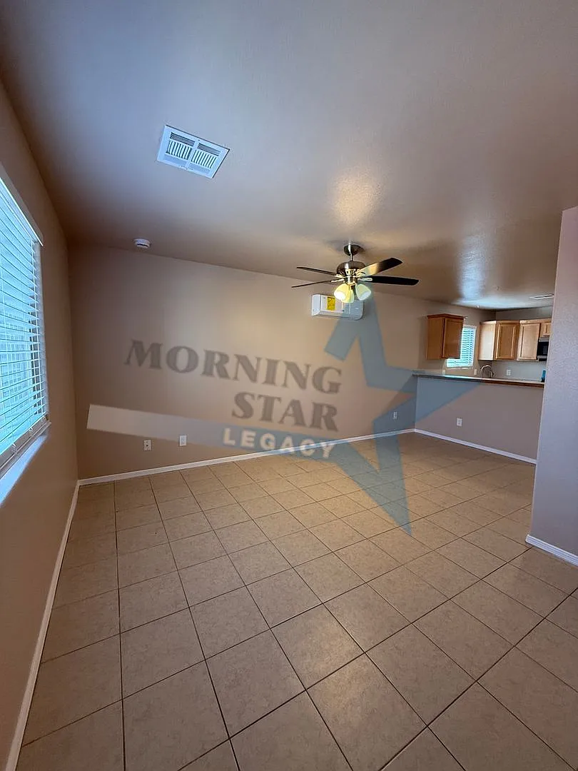 Just Reduced - Townhome In Great Location! — Photo 2