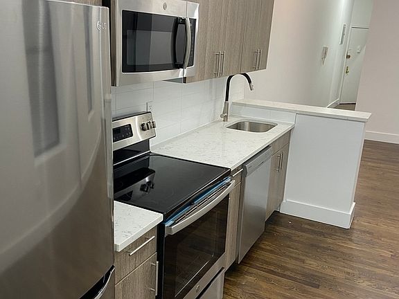 4th image of 58 E 1st St APT 4A2