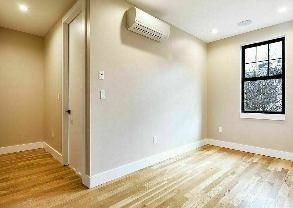 1st image of 95 Clay St #10
