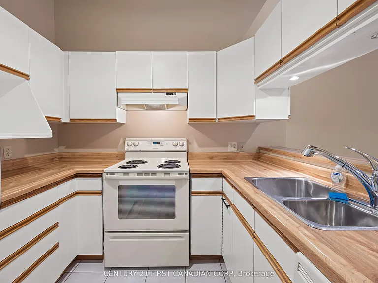 90 Ontario St S #12 — Photo 17