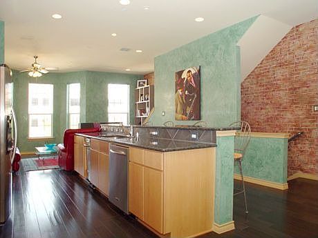 Bright Open Gourmet Kitchen with Granite/SS Appl./Hardwoods