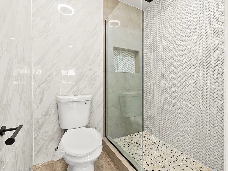 Leyden Apartments — Photo 28