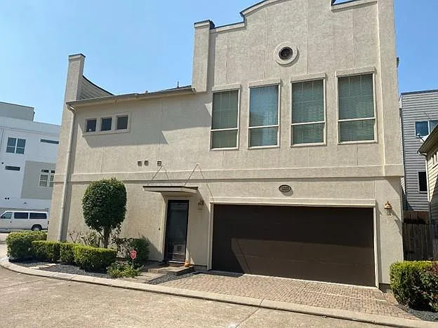 2423 Roufa Rd — Photo 2
