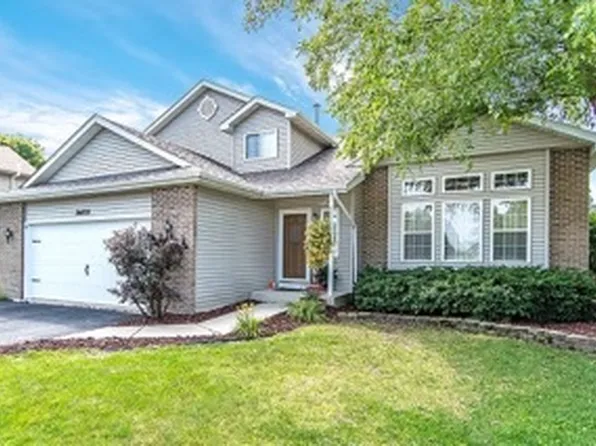 26830 S Woodbriar Ln, Channahon, IL 60410