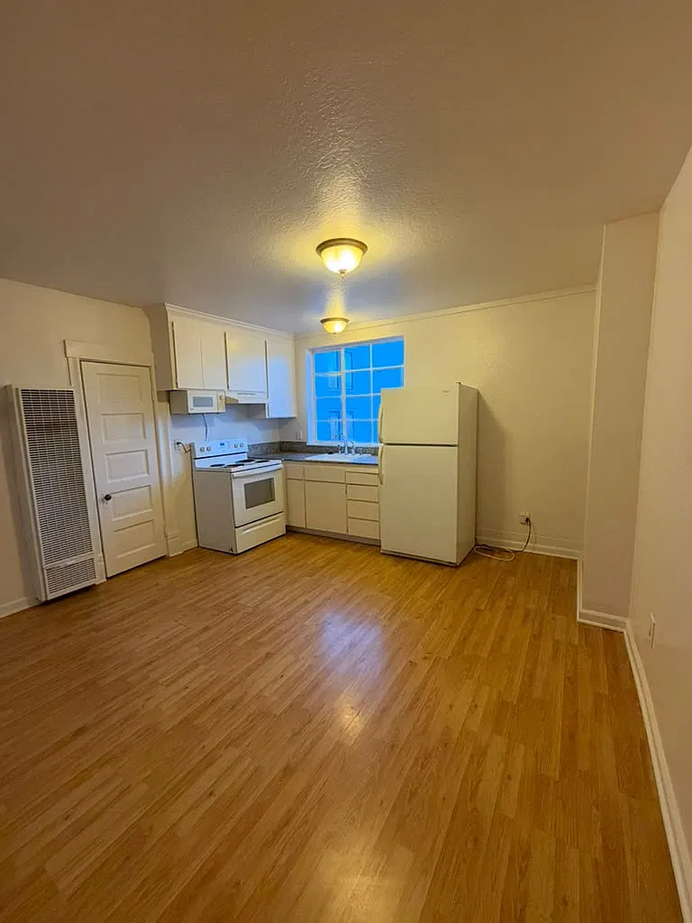 Studio, $2,200 — Photo 1