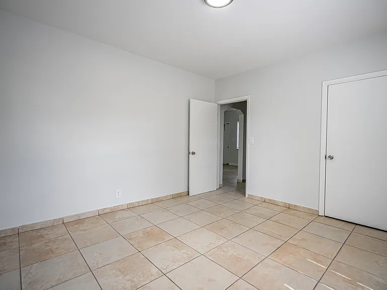 1208 71st St #8 — Photo 11