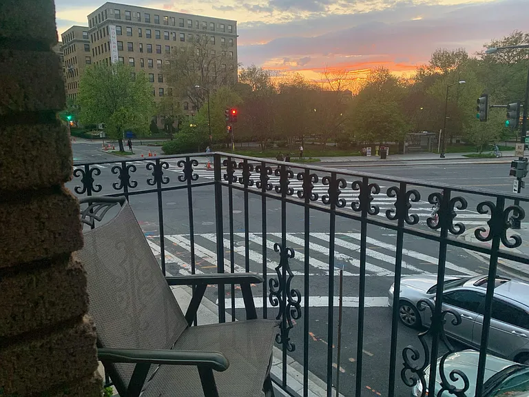 Great sunset views over Rabaut Park from private balcony.