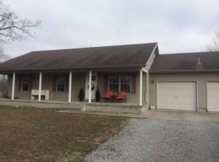 5526 Bluebird Rd, Benton, IL 62812