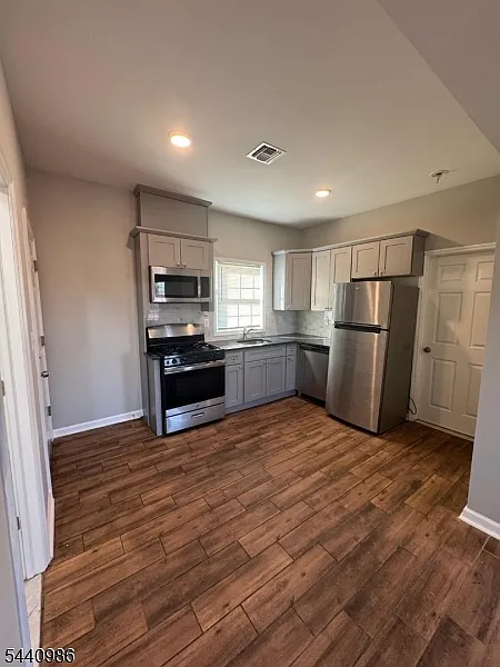 2 bed, 1.0 bath, $1,950 — Photo 3