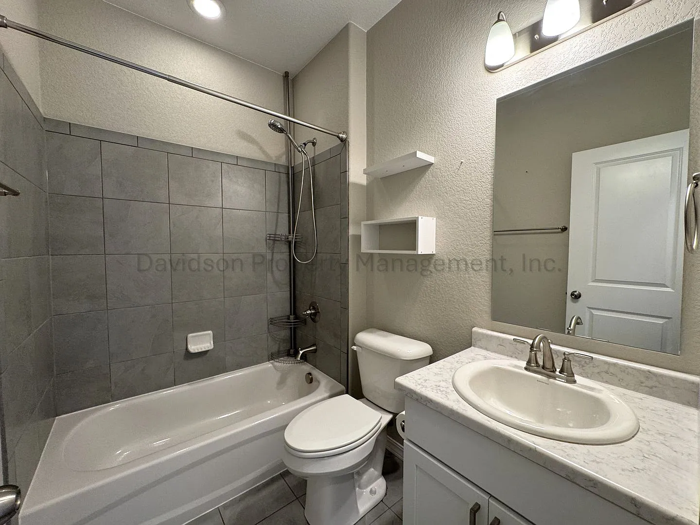 Stunning 4 Bedroom House in Northeast Colorado Springs — Photo 4