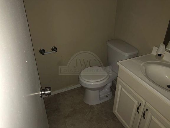 5th image of 205 W Mockingbird Ln Unit B