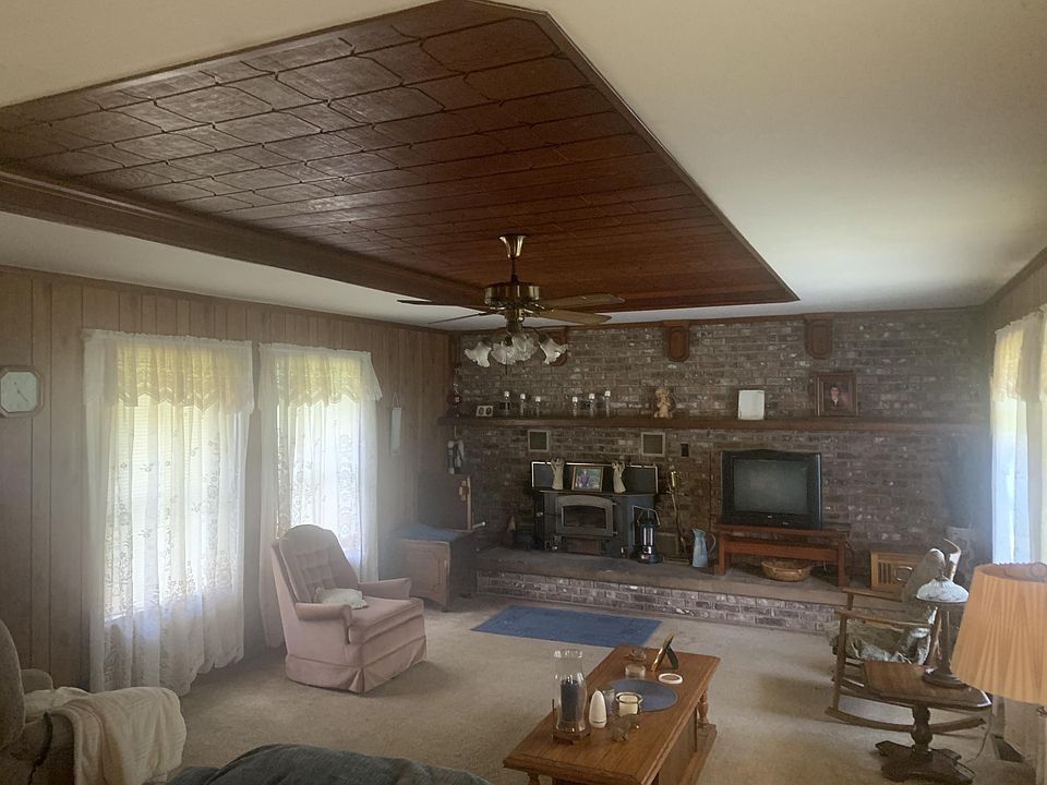 2nd image of 300 Allen Rd