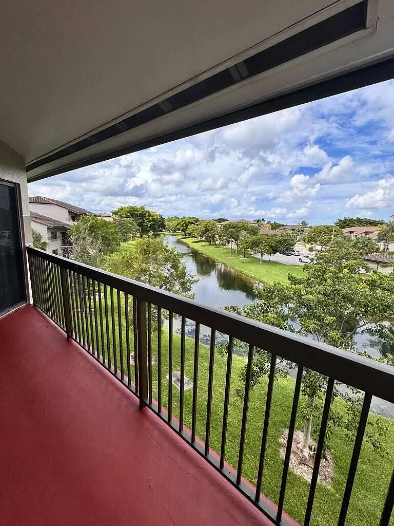 1 bed, 1.0 bath, 744 sqft, $1,700 — Photo 3