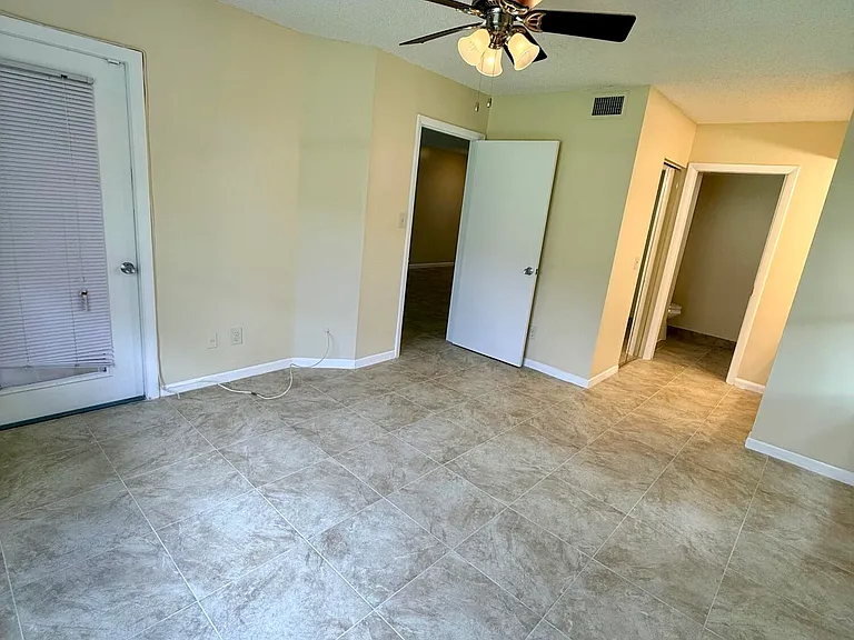 1142 Coral Club Dr #1142 — Photo 13