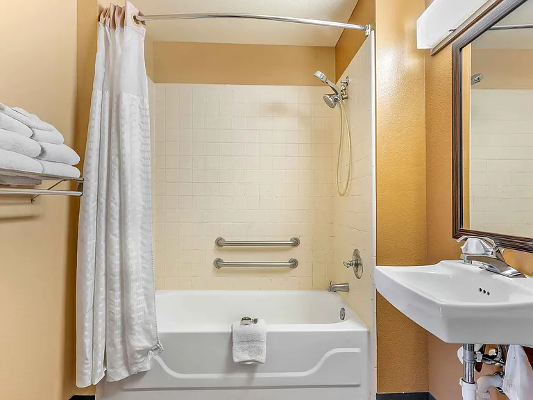 Superior Suite - 1 Full Bed