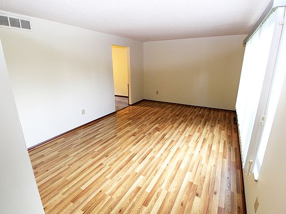 4th image of 441 Seven Pines Dr