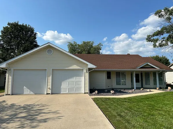 108 W Edgewood Ave, Effingham, IL 62401