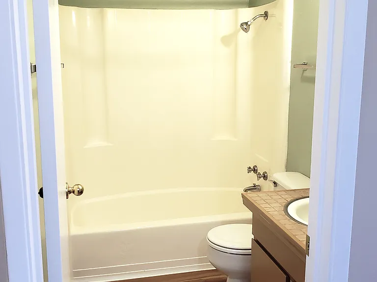 Aspen Circle Apartments — Photo 22