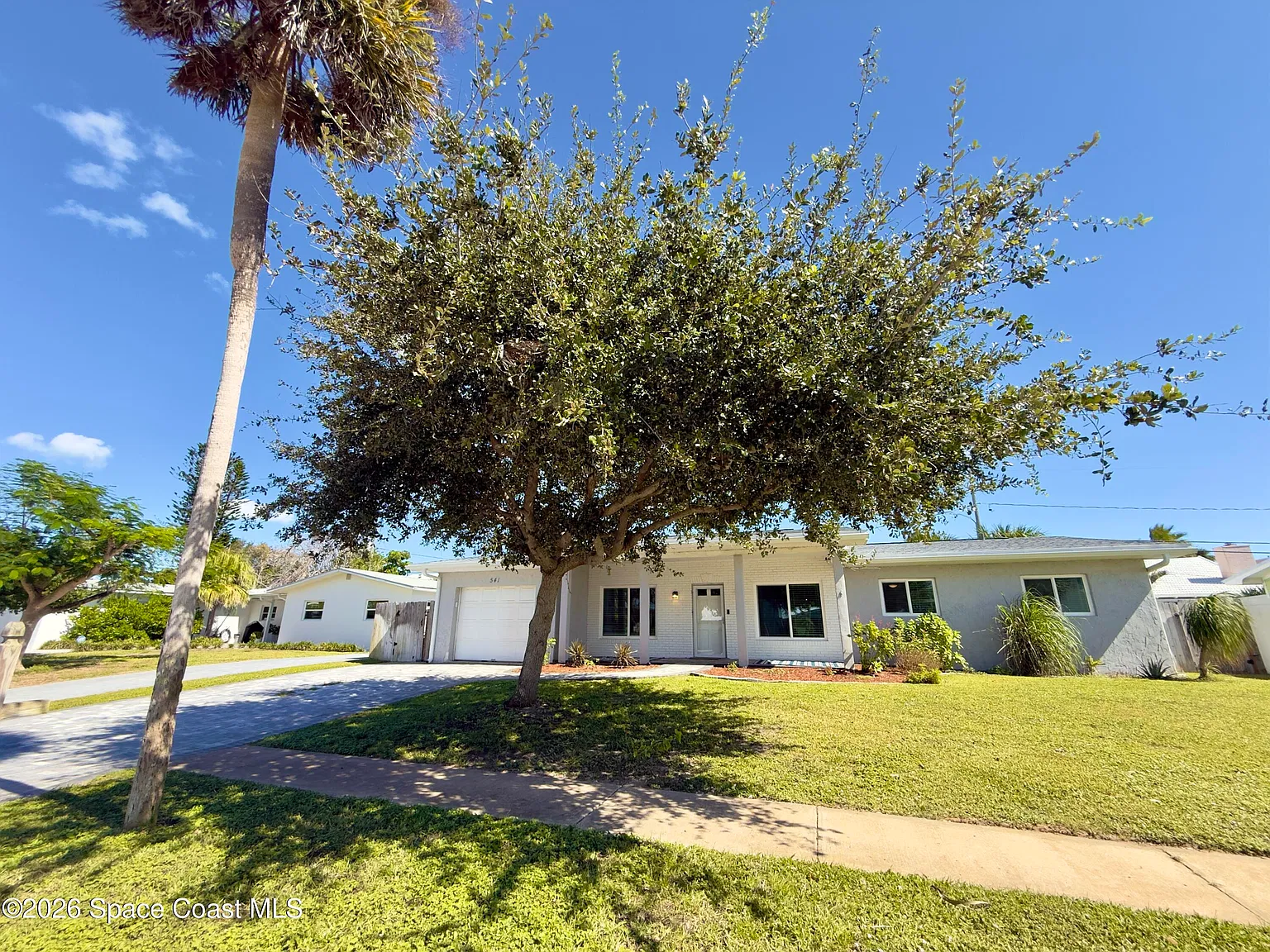 3 bed, 2.0 bath, 1276 sqft, $2,950 — Photo 2