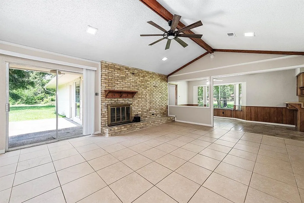 3 bed, 2.5 bath, 1918 sqft, $2,395 — Photo 3