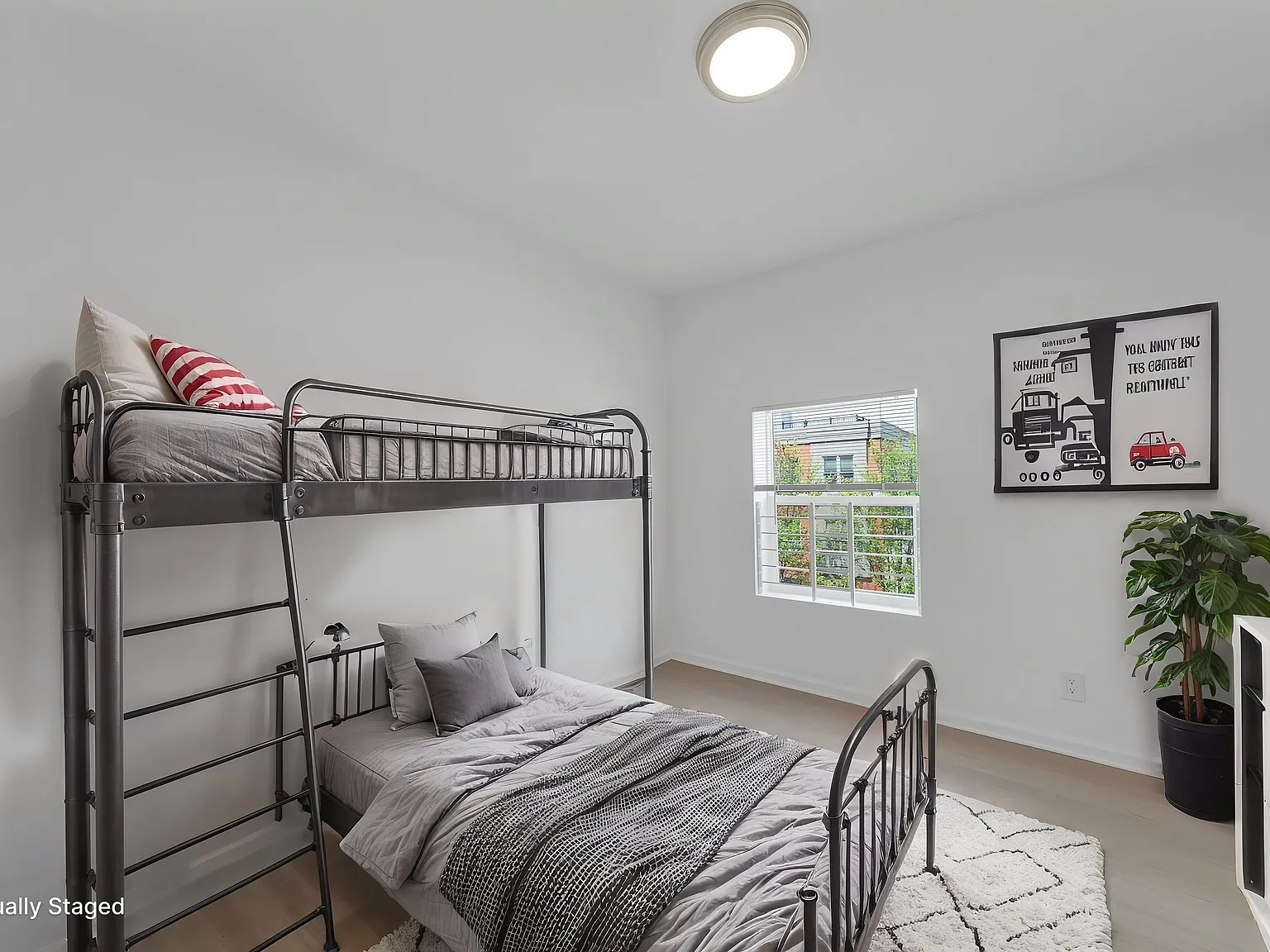 3 bed, 1.0 bath, $2,500 — Photo 4
