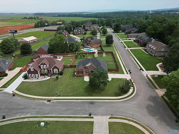 4th image of 117 Clear Springs Cir