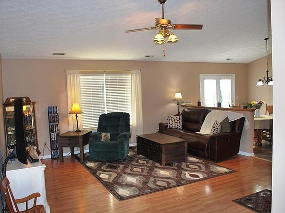 4th image of 273 Nicole Blvd