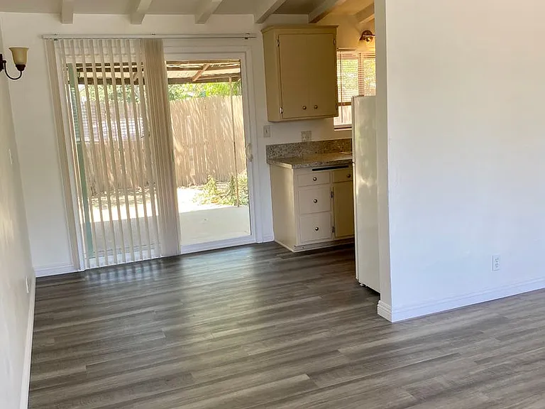 560 E Oakland Ave — Photo 12
