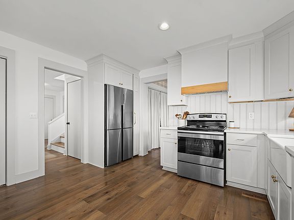 3rd image of 268 Davis Rd