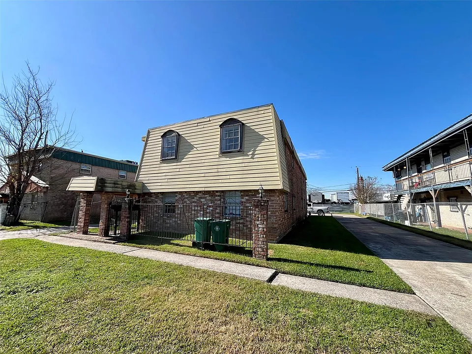 1042 W Village Ct #D