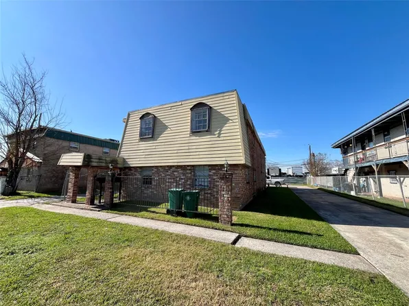 1042 W Village Ct, Pasadena, TX