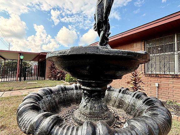 4th image of 7007 Avenue F