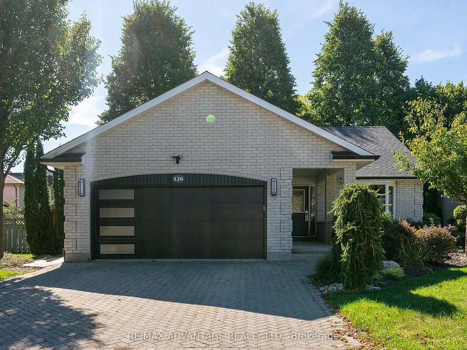 126 Mountainview Cres