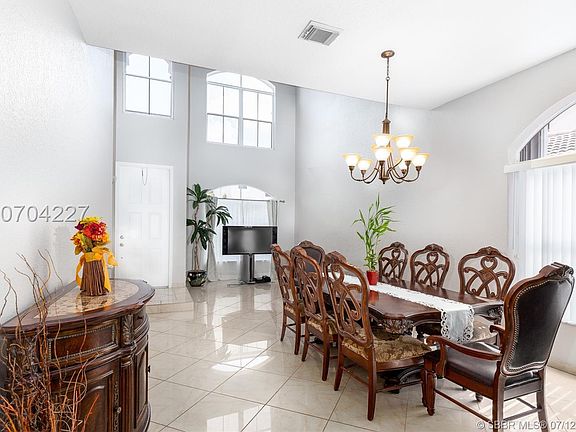 3rd image of 3766 SW 50th St