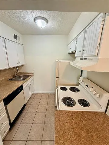 2100 Pasadena Ave #301 — Photo 5