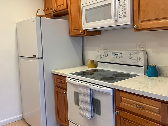 4th image of 2053 Town And Country Ln APT 2