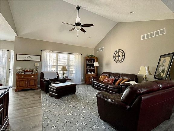 3rd image of 3317 Chestnut Hl